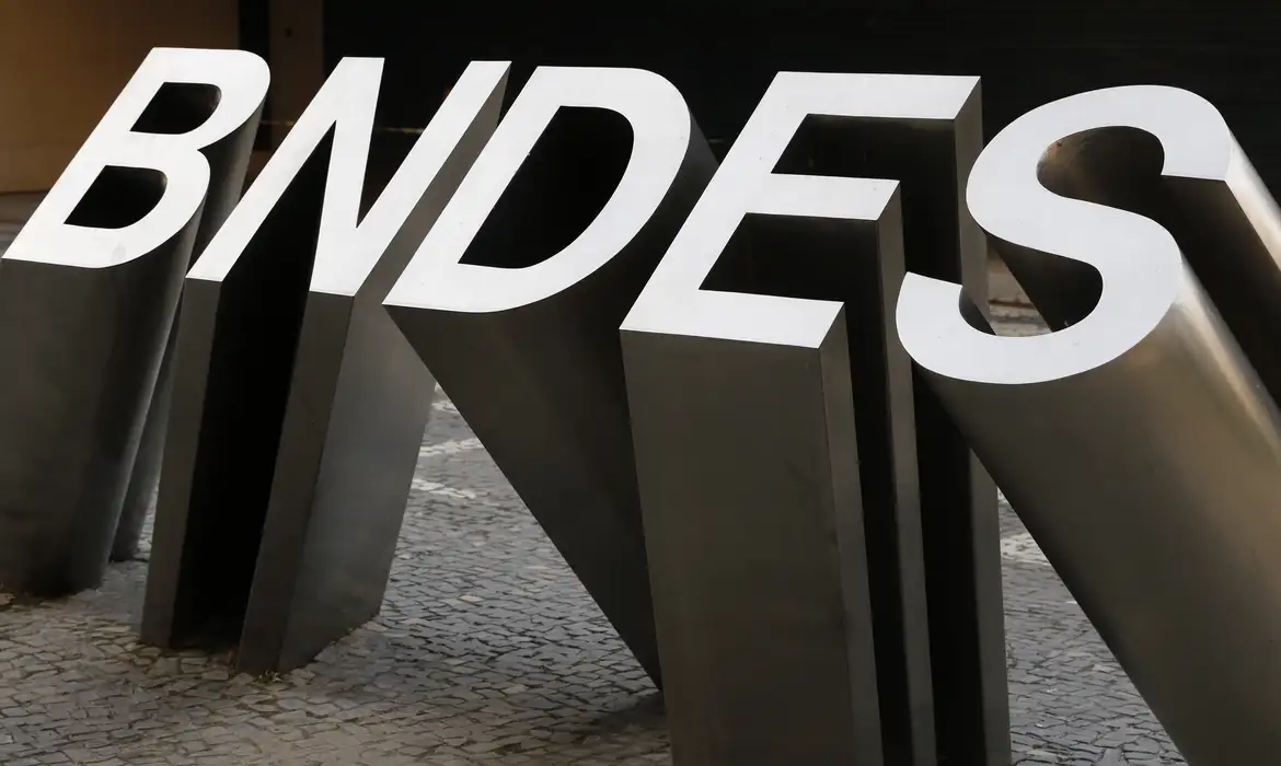 BNDES libera R$ 280 mi para fábrica de bateria