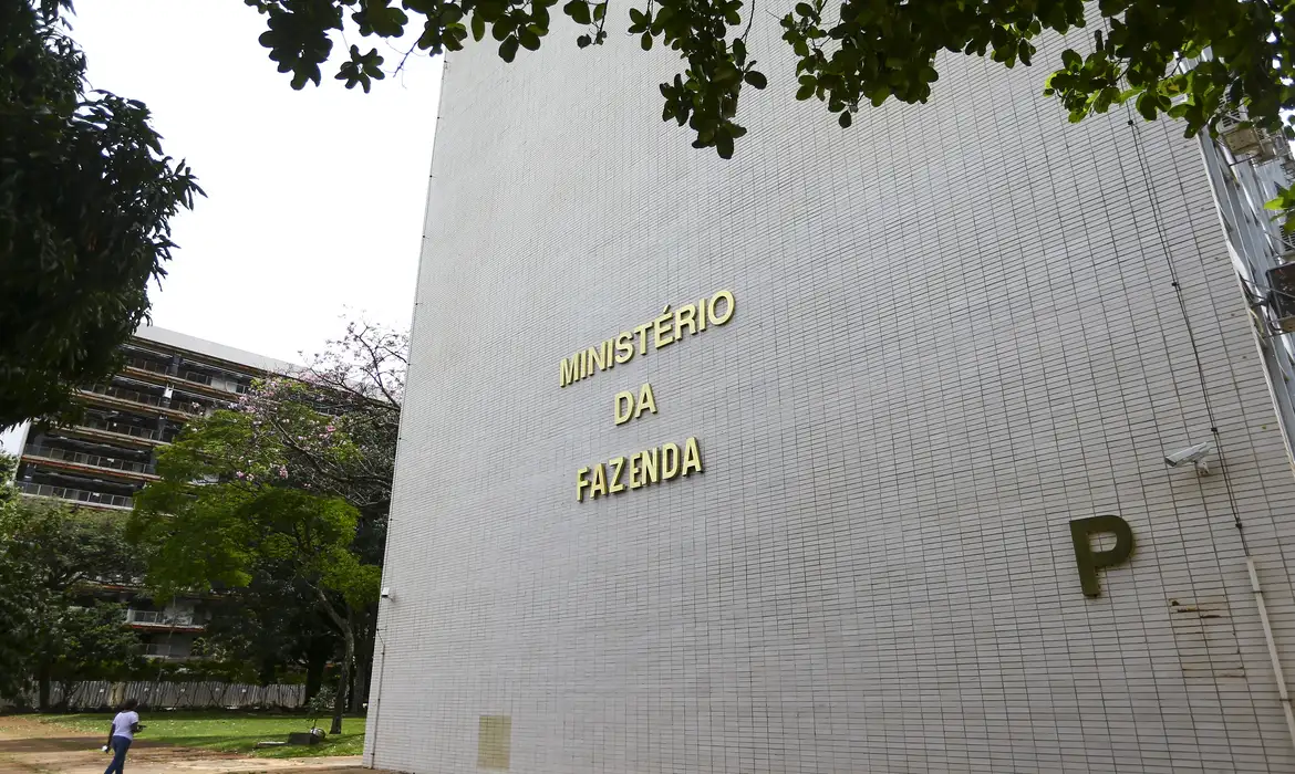 Brasil capta US$ 4,5 bilhões em títulos