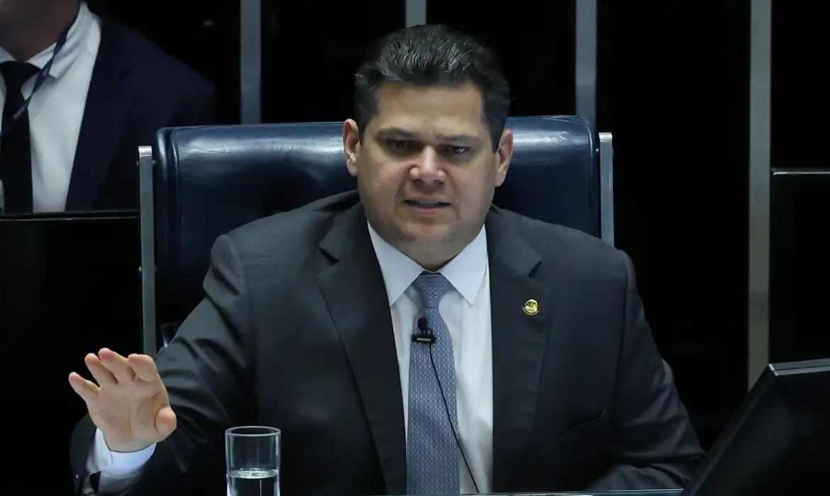 Alcolumbre mantém sessão da CPMI do INSS