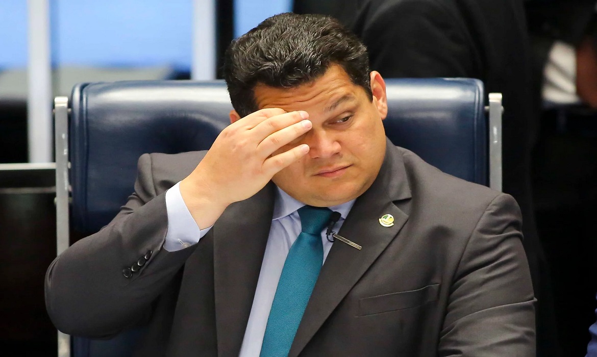 Alcolumbre Envia Ofício a Si Mesmo