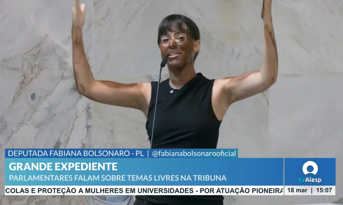 Deputada do PL faz blackface na Alesp