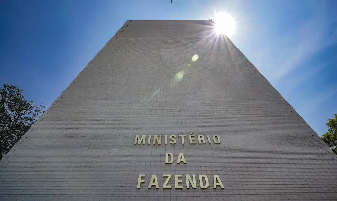 Governo prevê arrecadar R$ 4,4 bi com taxação