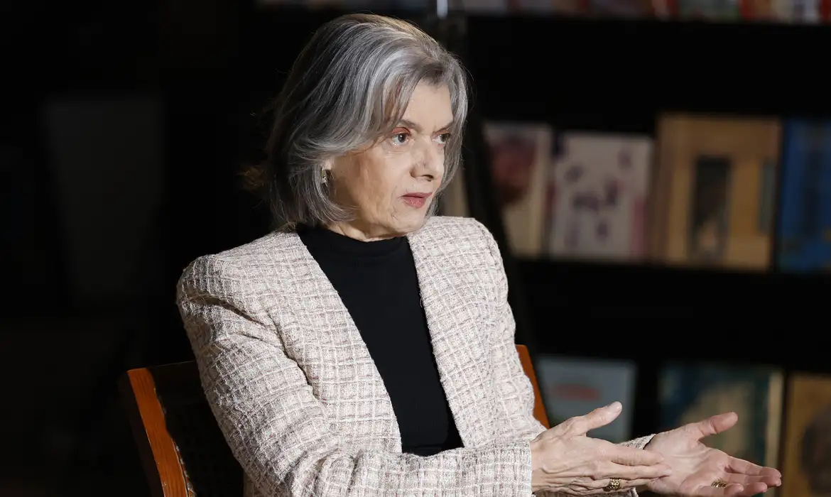 Cármen Lúcia diz que é aconselhada a deixar STF