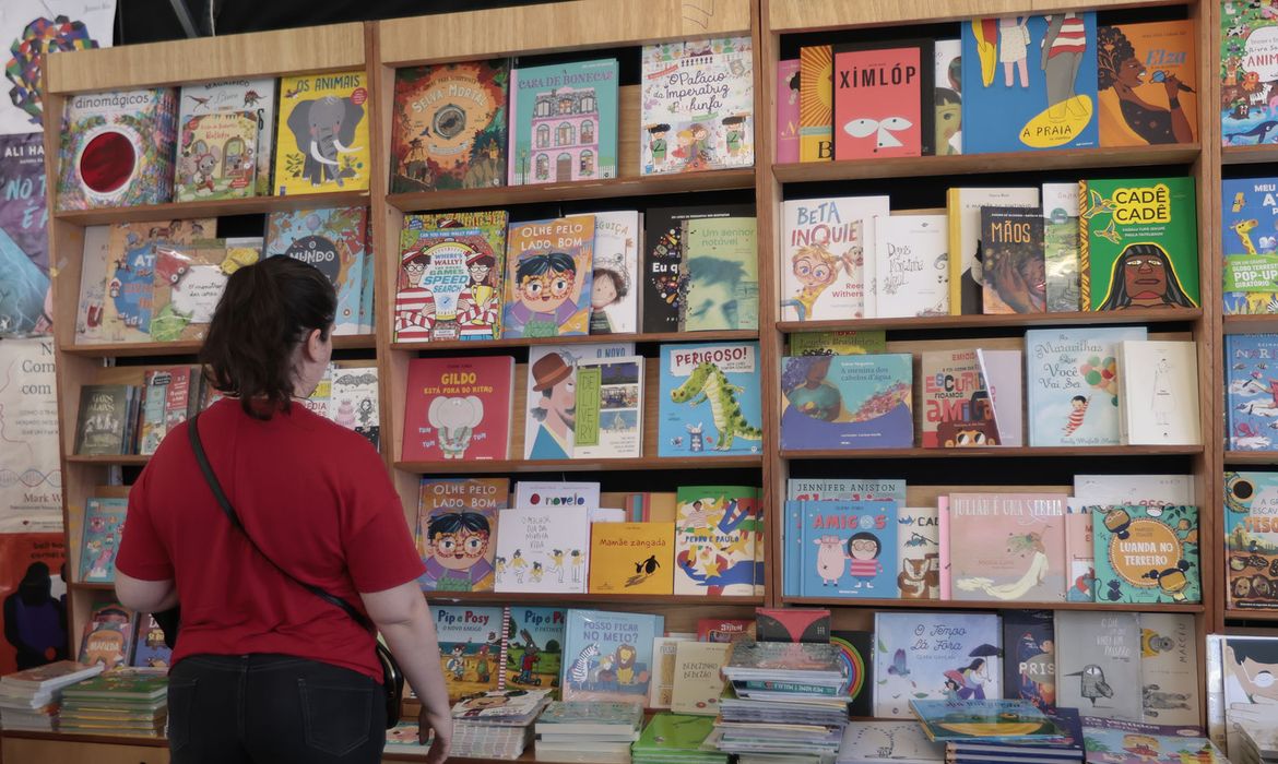 Começa a valer Plano Nacional do Livro