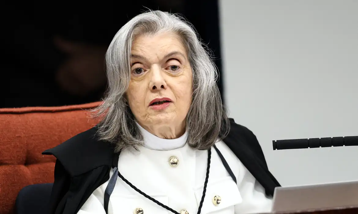Cármen Lúcia vota para condenar Eduardo Bolsonaro