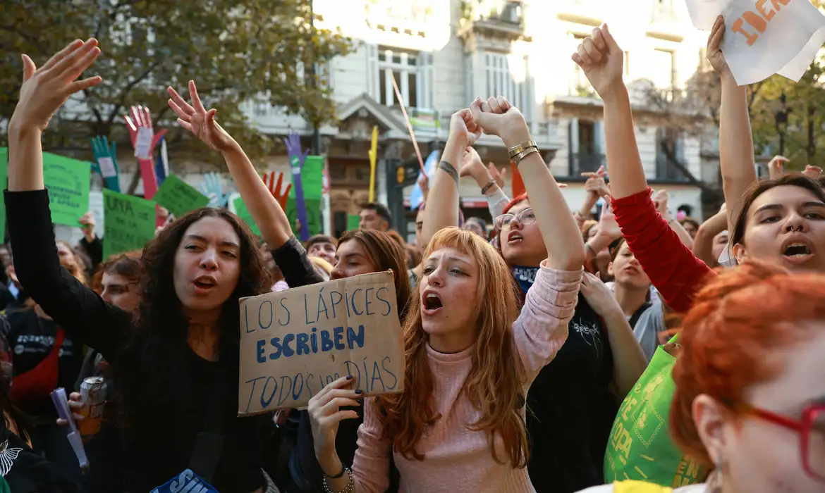 Marcha Universitária protesta contra cortes