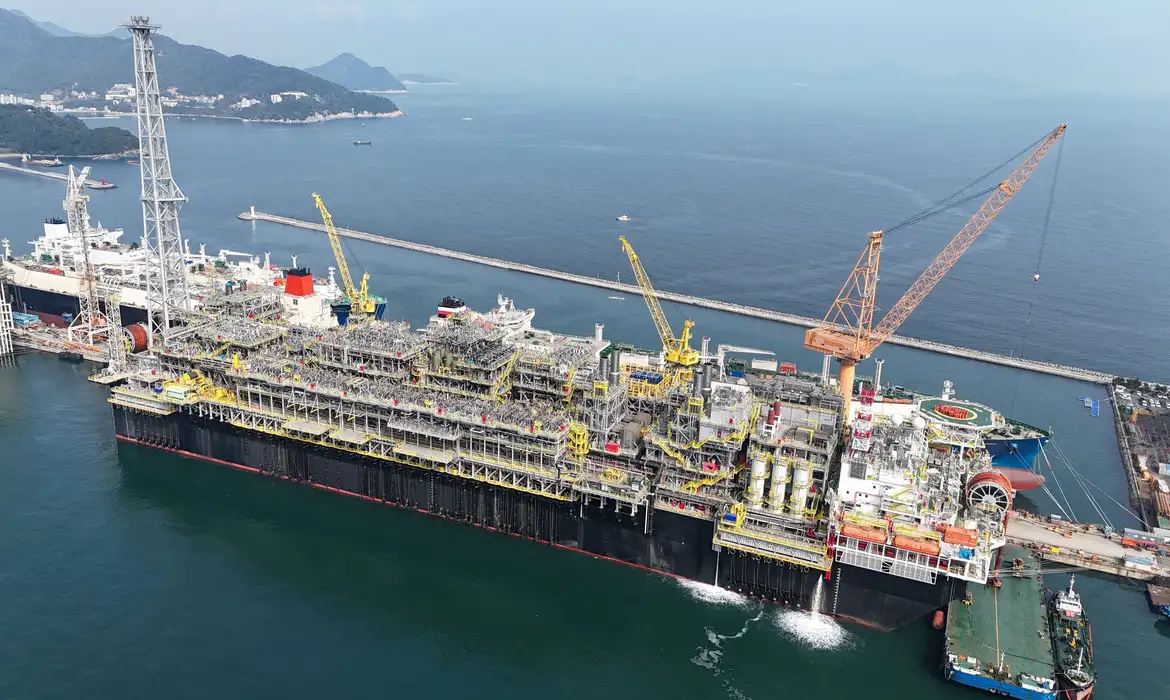 Petrobras inicia P-79 e reforça produção de petróleo