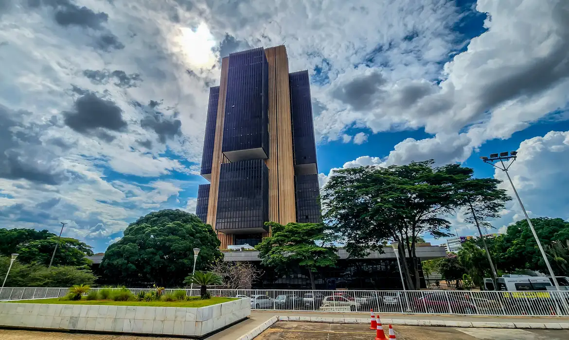 PEC no Senado facilita cooptação do Banco Central