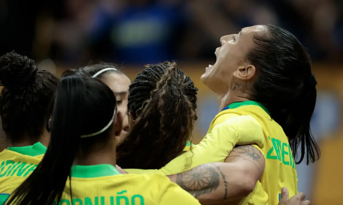 Em virada relâmpago, seleção brasileira feminina vence