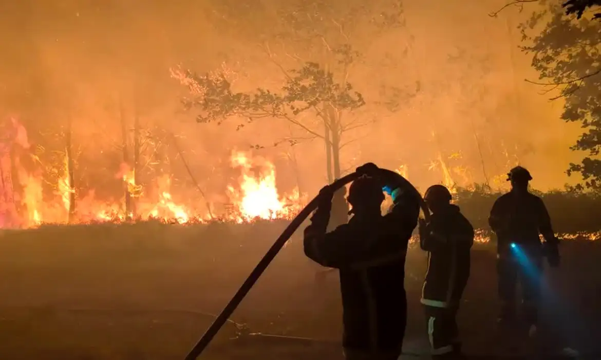 França e Espanha lutam para conter incêndios