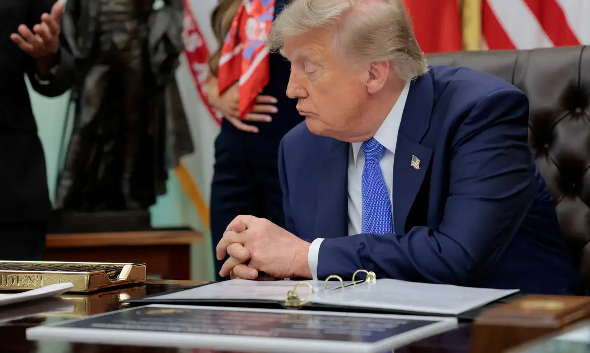 OMS defende calendário vacinal após Trump reduzir