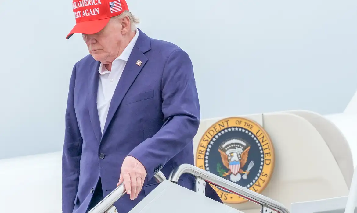 Trump afirma que Irã deveria se render