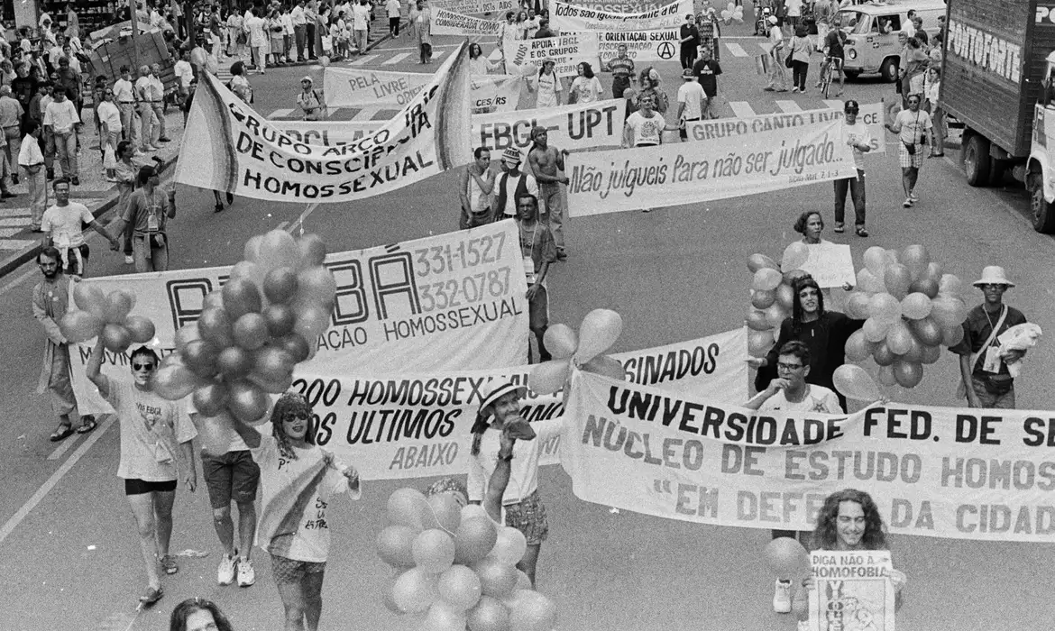 Exposição em SP reúne fotos de movimentos