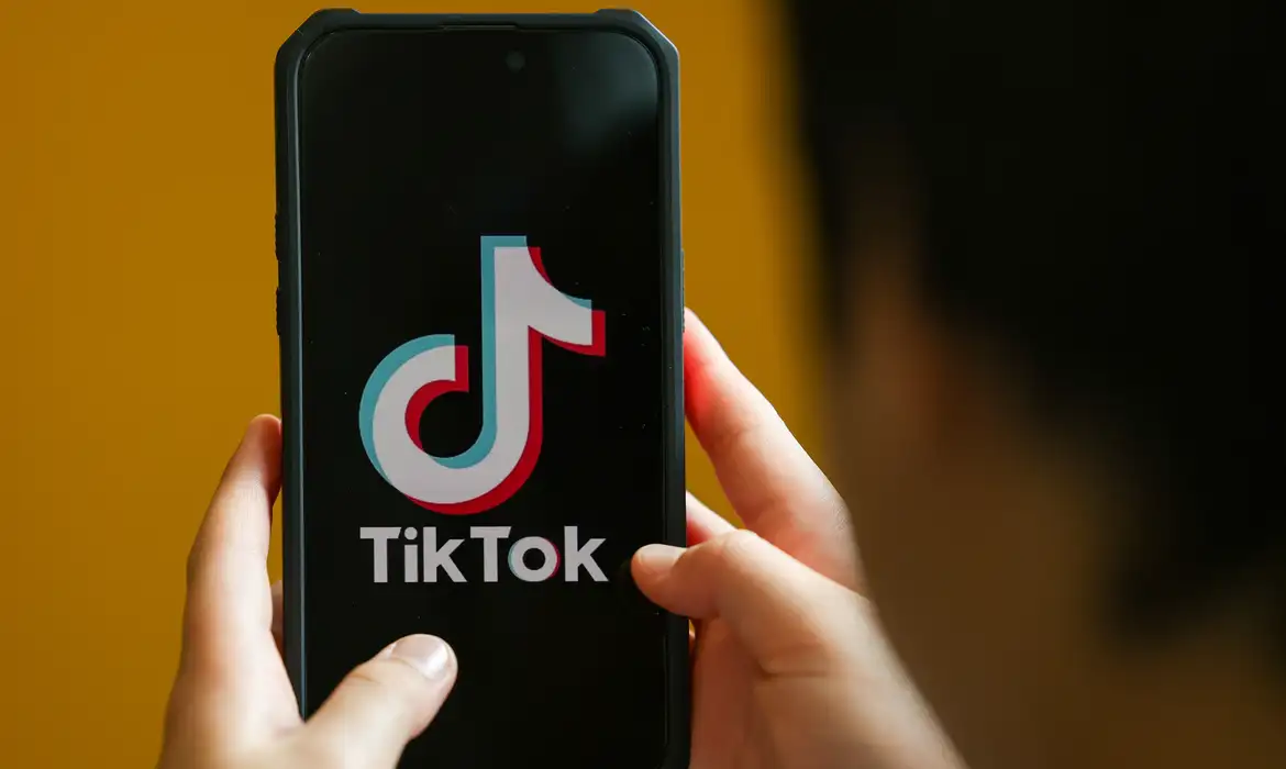 Brasil multa TikTok em R$ 153,7 mi por falhas