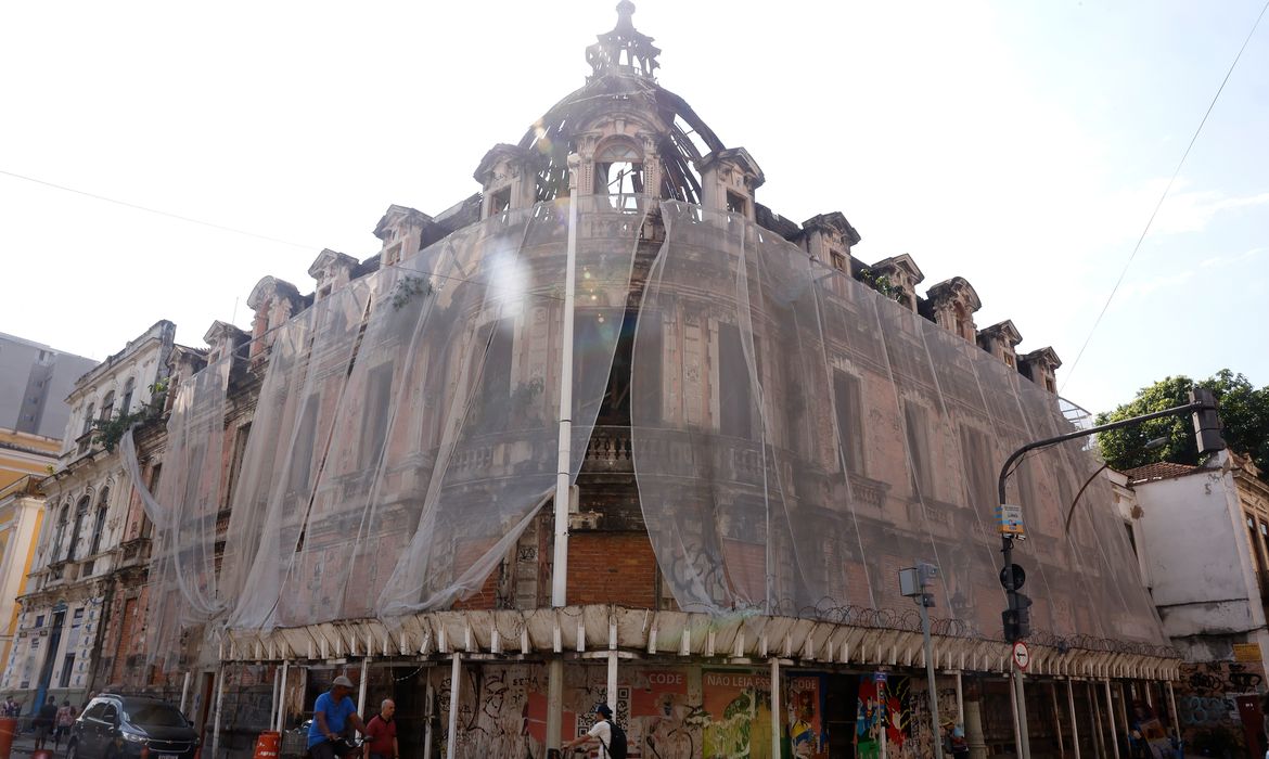 Palacete Imperial acumula denúncias de abandono